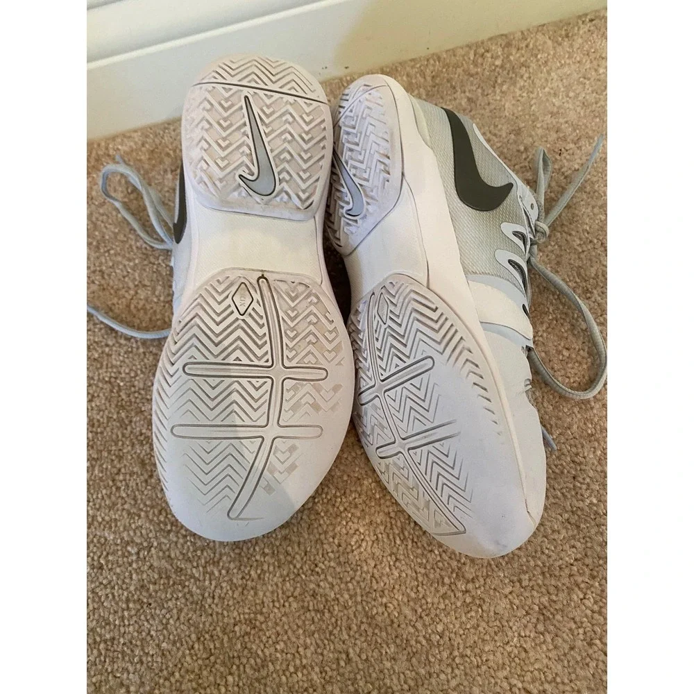 Womens Nike vapor court tennis pickleball athletic light blue shoes size 5 $115